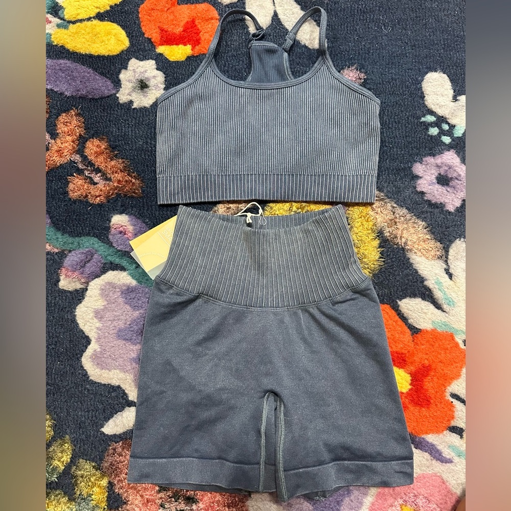 Supersculpt What’s the Scoop Bra and Seamless Midi Shorts